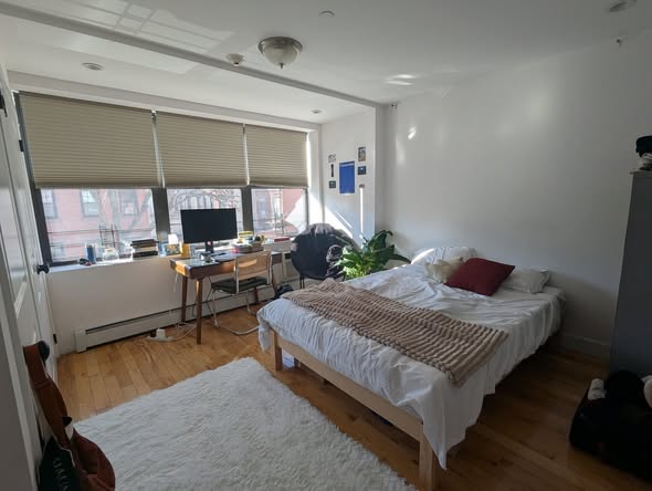 Cobble Hill Sublet - Aug 1-Sep 30**Details:*** **Layout: **Master bedroom, spacious closets, and pri