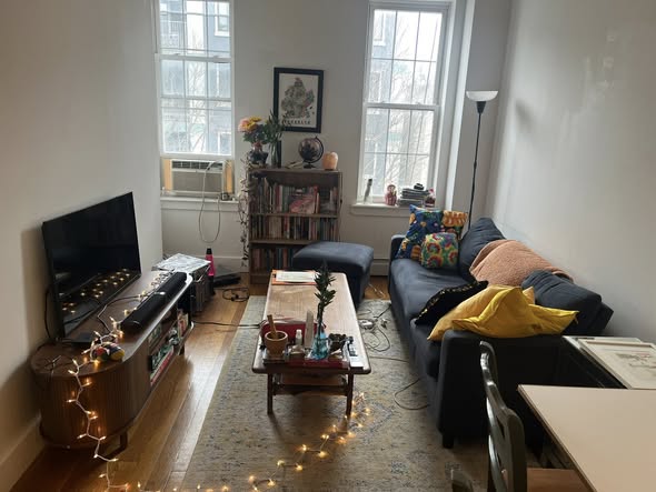 Hi All!I am looking for a woman or queer man in their 30s preferably, to sublease an unfurnished roo