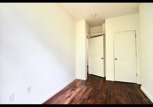 Room available in a 3BR apartment