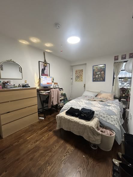 **ROOM AVAILABLE FOR LONG TERM SUBLET Jan 1 - Jul 31 in BEDSTUY**Hi there! Looking for someone to ta