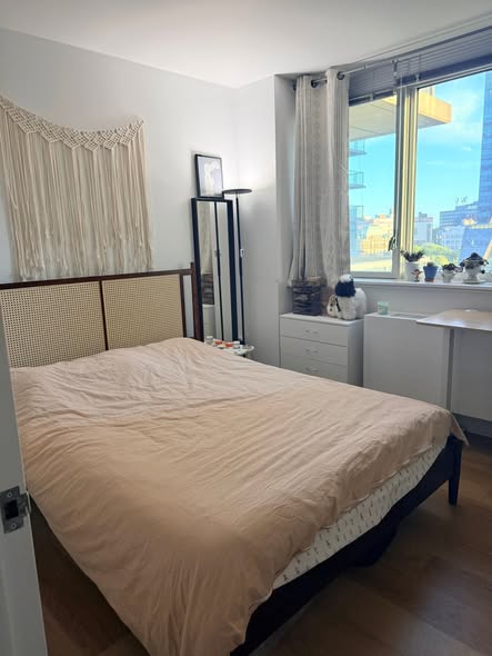 Room Sublet in a Luxury Building in the Heart of Long Island City ($1000 for the entire 18 days) Sub