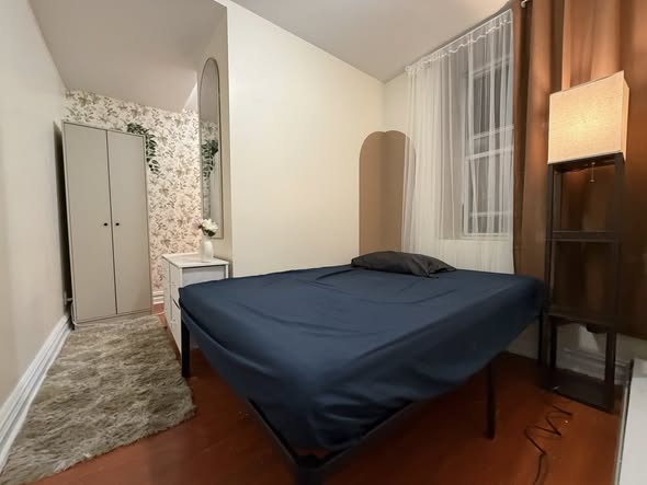 Private room available for rent on month to month leaselocation 109th st cross broadway. close to co
