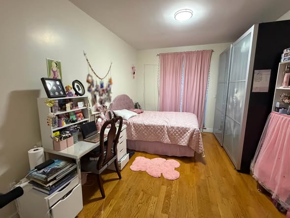 $1,250  Large Bedroom + Private Bathroom + Private Balcony for Rent📍Location: Bensonhurst (86th Str