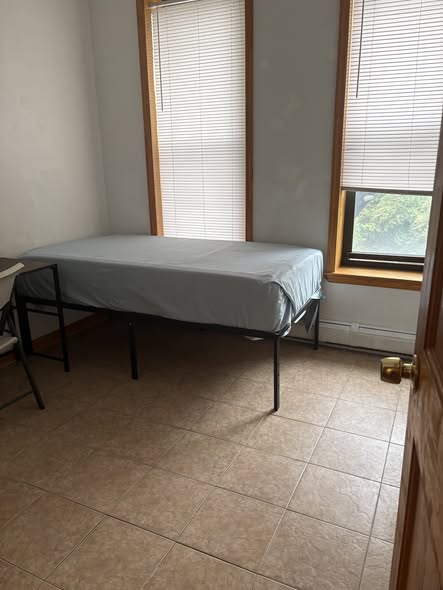 A Private Room Looking for a Female Roommate1 room in two-bedroom apartment,Sunset Park,Brooklyn 2 m