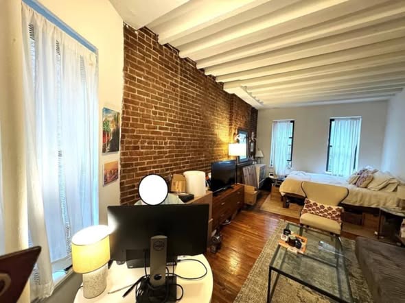 FURNISHED STUDIO FOR SUBLET @213 East 21st St, New York, NY 10010The rent is $2,850/month$2,000 secu