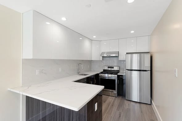 Room for Rent – Long Island City, Queens | $2,080/mo | Available May 2026Hi! My roommate is moving o