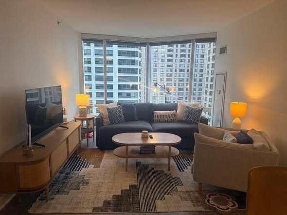 🏡 1 Bedroom / 1 Bathroom Apartment – Rent Stabilized 🏡📍 Location: 555 10th Ave, New York, NY 1001