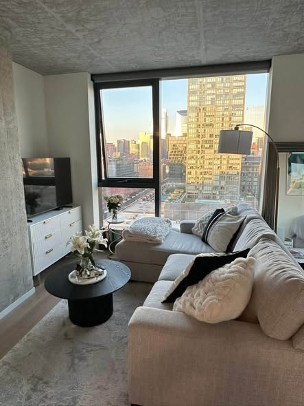 ✨🏙️ Spacious 1 Bed / 1 Bath Apartment – Prime Upper East Side! 🗽🐾📍 201 E 87th St, New York, NY 1